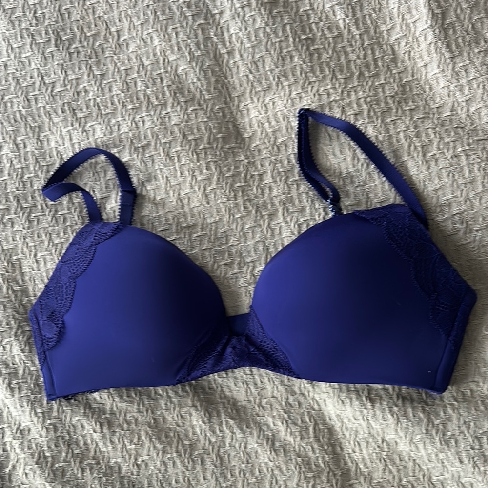 Elegant Blue Lace Women's Padded Bra Love by Gap Size 32C- Excellent Condition